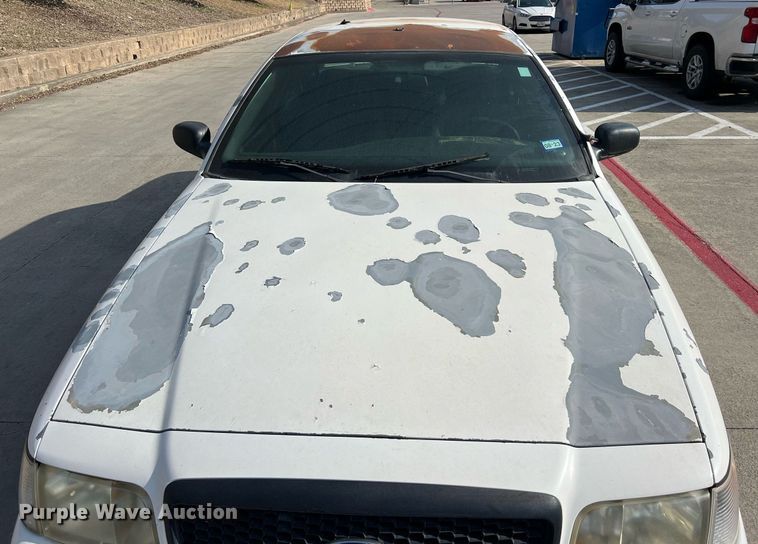 image for item KV9877 2004 Ford Crown Victoria Police Interceptor 