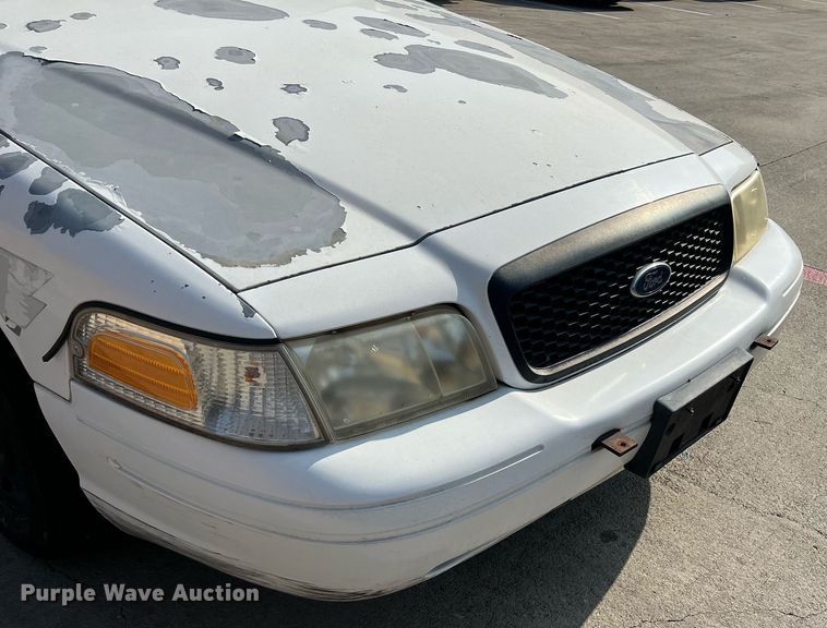 image for item KV9877 2004 Ford Crown Victoria Police Interceptor 