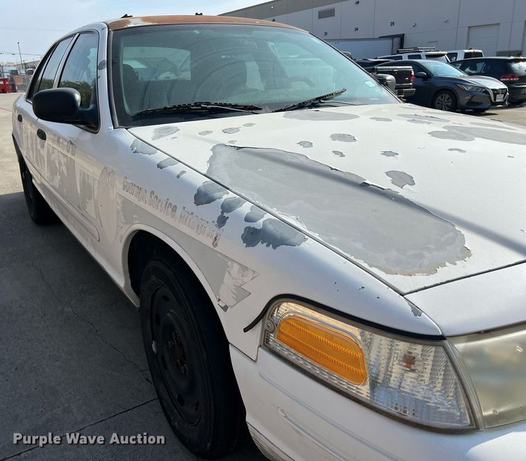 image for item KV9877 2004 Ford Crown Victoria Police Interceptor 