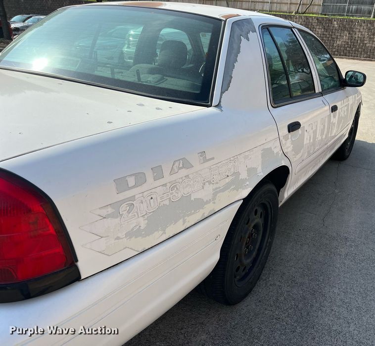 image for item KV9877 2004 Ford Crown Victoria Police Interceptor 