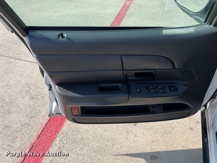 image for item KV9877 2004 Ford Crown Victoria Police Interceptor 
