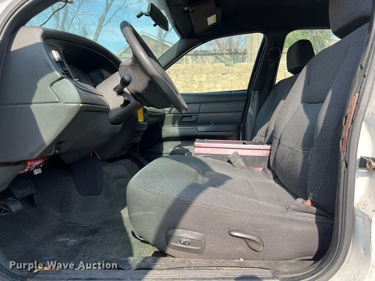 image for item KV9877 2004 Ford Crown Victoria Police Interceptor 