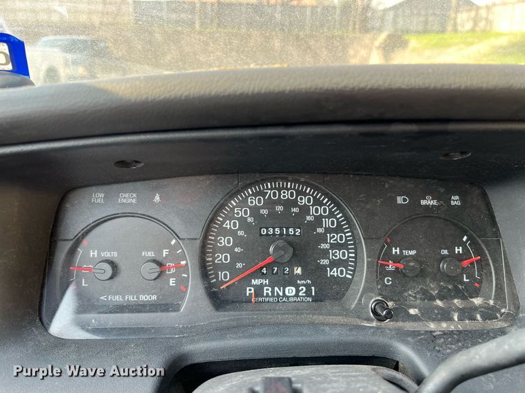 image for item KV9877 2004 Ford Crown Victoria Police Interceptor 