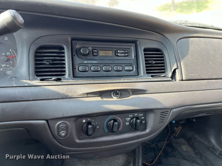 image for item KV9877 2004 Ford Crown Victoria Police Interceptor 