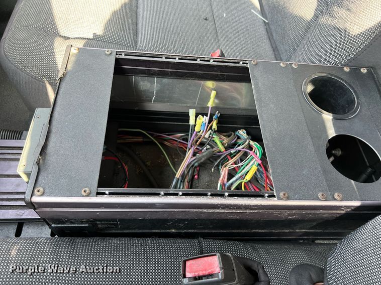 image for item KV9877 2004 Ford Crown Victoria Police Interceptor 