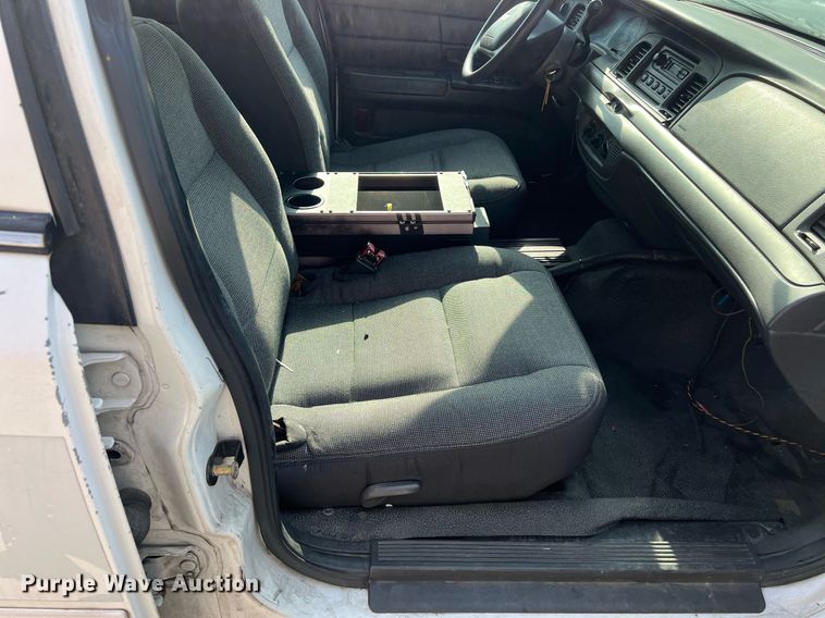 image for item KV9877 2004 Ford Crown Victoria Police Interceptor 