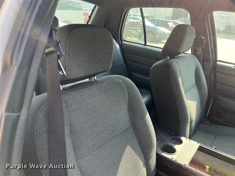 image for item KV9877 2004 Ford Crown Victoria Police Interceptor 