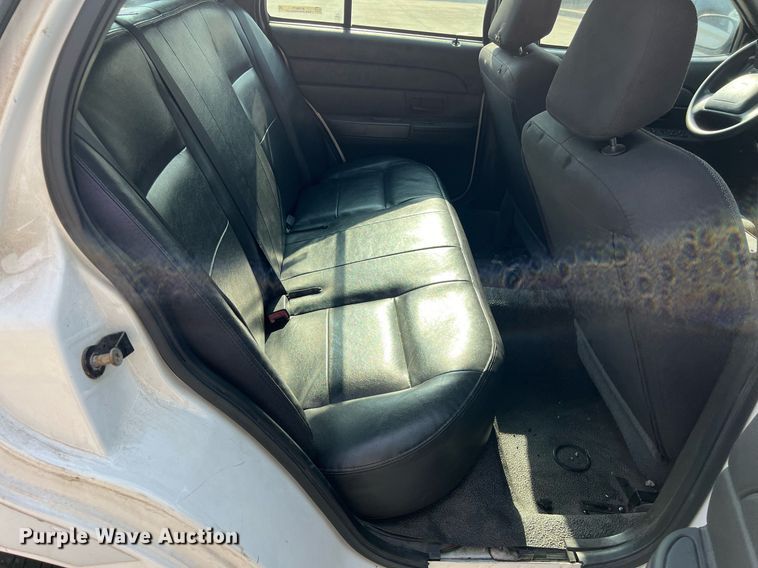 image for item KV9877 2004 Ford Crown Victoria Police Interceptor 