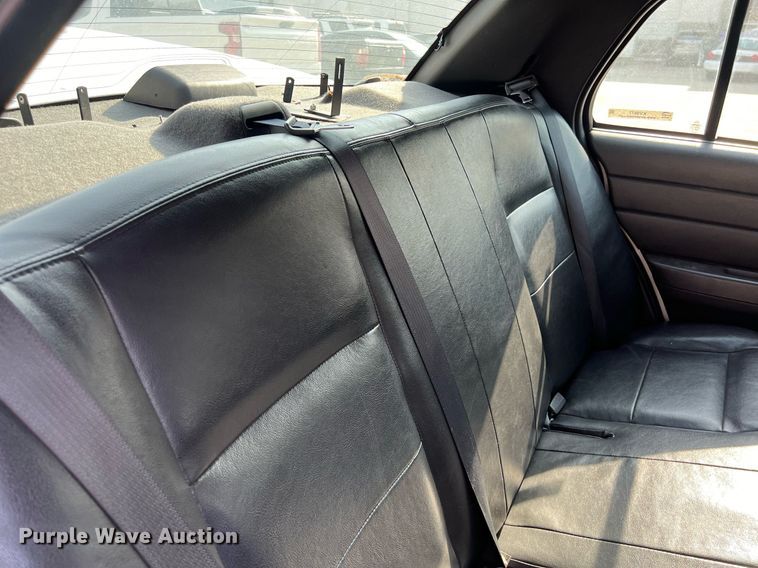 image for item KV9877 2004 Ford Crown Victoria Police Interceptor 