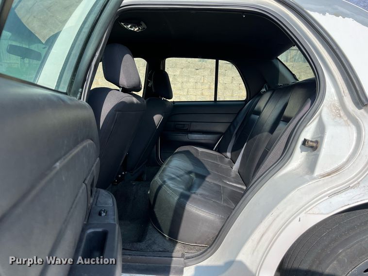 image for item KV9877 2004 Ford Crown Victoria Police Interceptor 