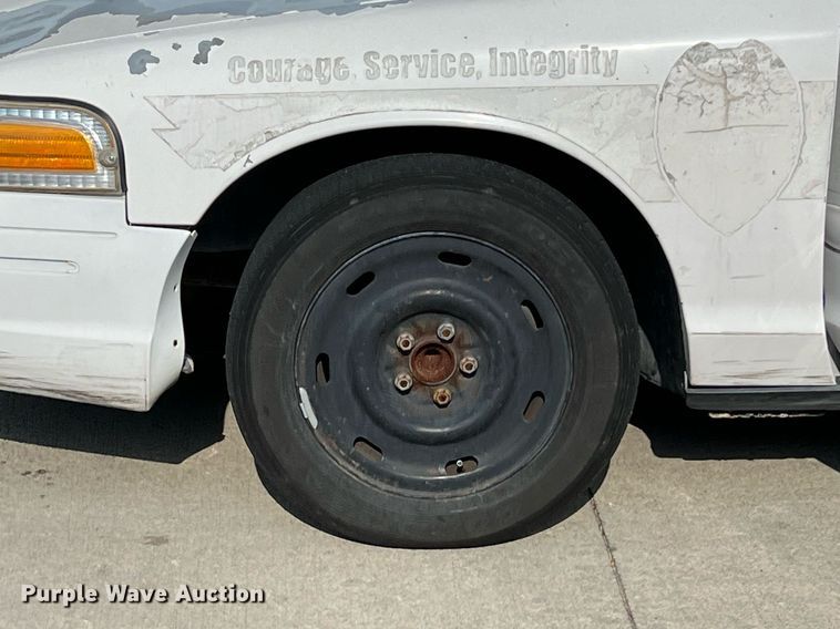 image for item KV9877 2004 Ford Crown Victoria Police Interceptor 