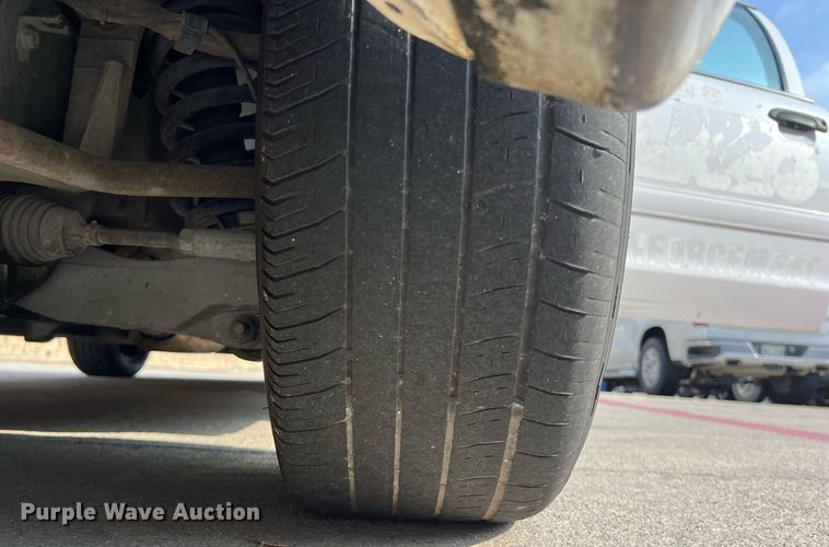 image for item KV9877 2004 Ford Crown Victoria Police Interceptor 