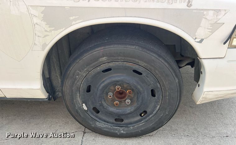 image for item KV9877 2004 Ford Crown Victoria Police Interceptor 