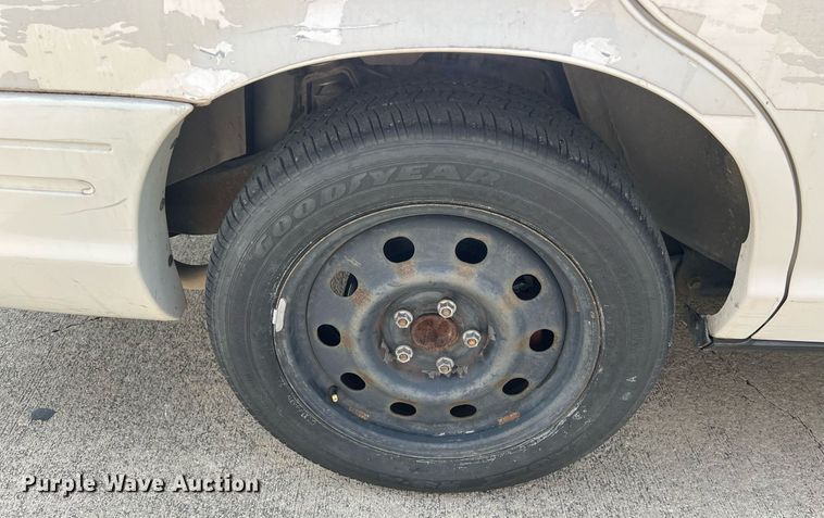 image for item KV9877 2004 Ford Crown Victoria Police Interceptor 