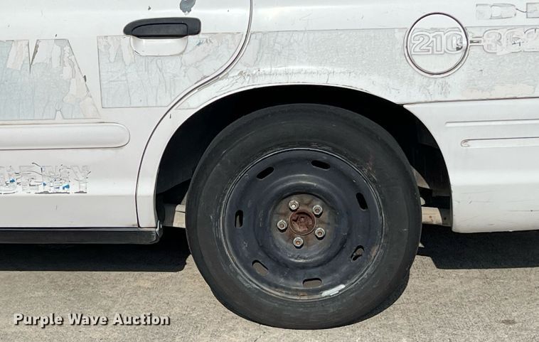 image for item KV9877 2004 Ford Crown Victoria Police Interceptor 