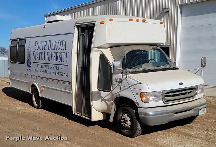 image for item LA9661 1998 Ford E450 Super Duty shuttle bus