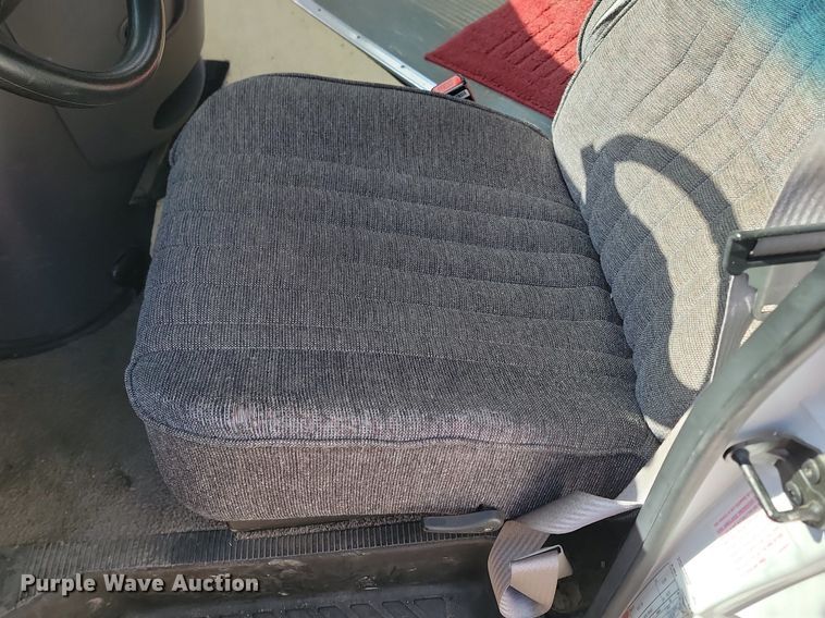 image for item LA9661 1998 Ford E450 Super Duty shuttle bus