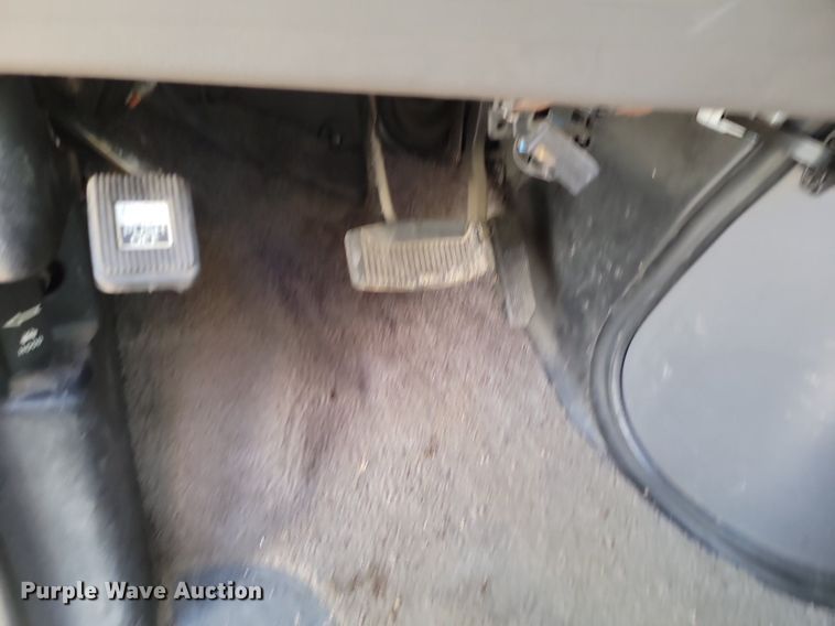 image for item LA9661 1998 Ford E450 Super Duty shuttle bus