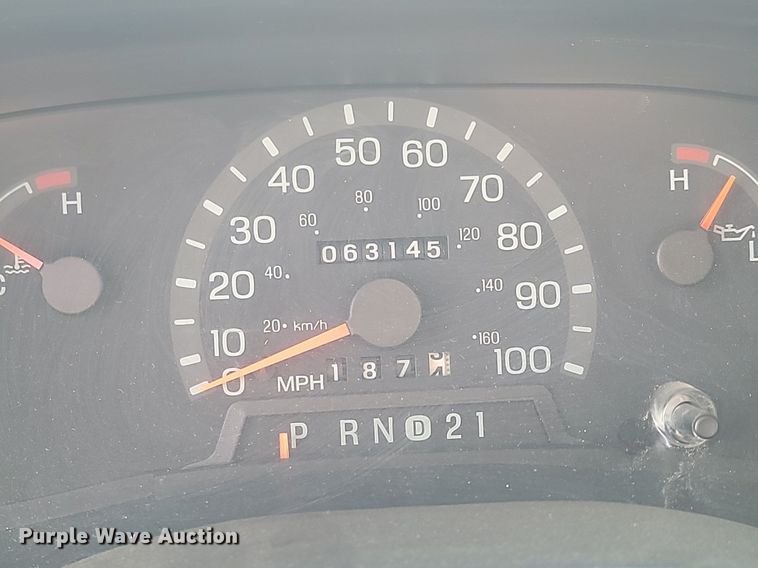 image for item LA9661 1998 Ford E450 Super Duty shuttle bus
