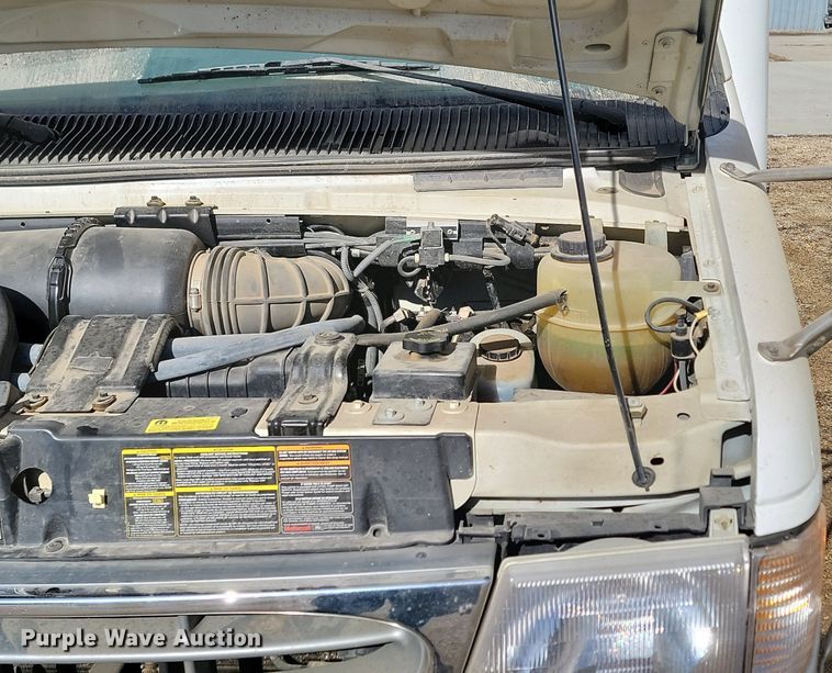 image for item LA9661 1998 Ford E450 Super Duty shuttle bus