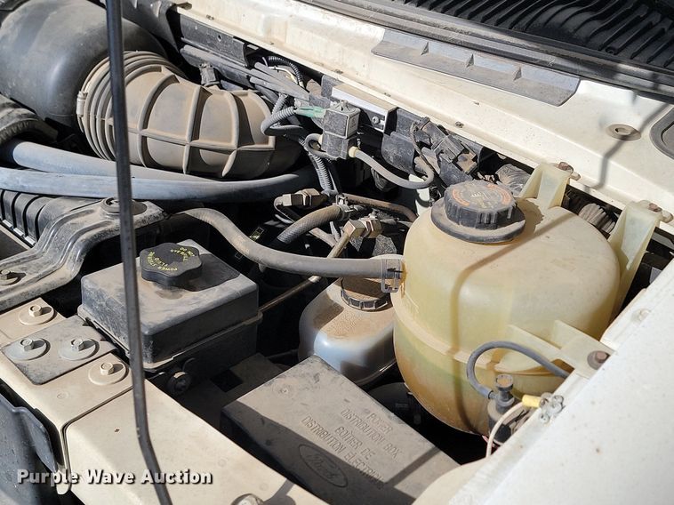 image for item LA9661 1998 Ford E450 Super Duty shuttle bus