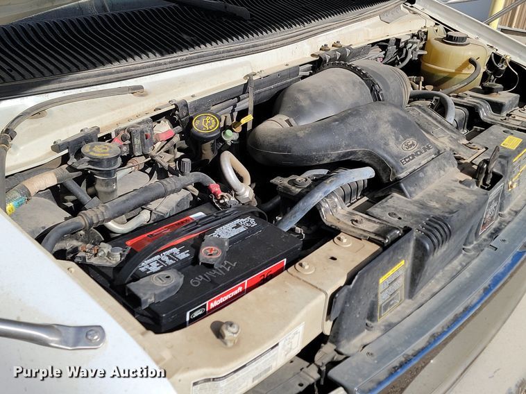 image for item LA9661 1998 Ford E450 Super Duty shuttle bus