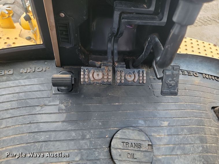 image for item LA9665 1995 John Deere 310D backhoe