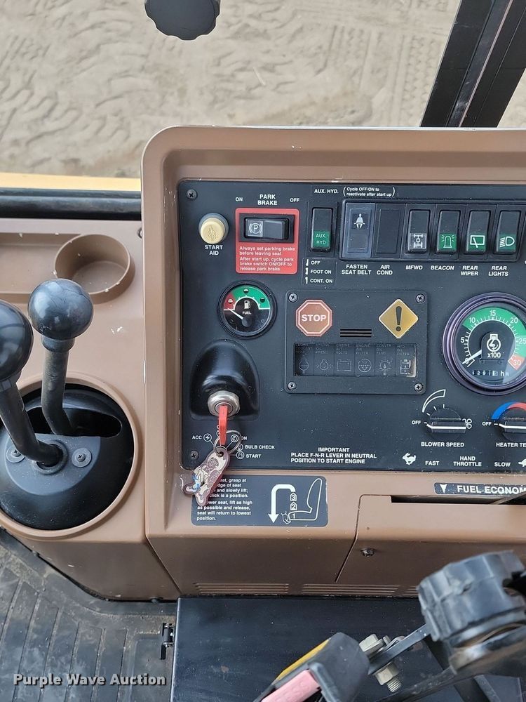 image for item LA9665 1995 John Deere 310D backhoe