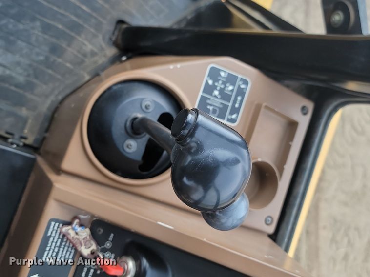 image for item LA9665 1995 John Deere 310D backhoe