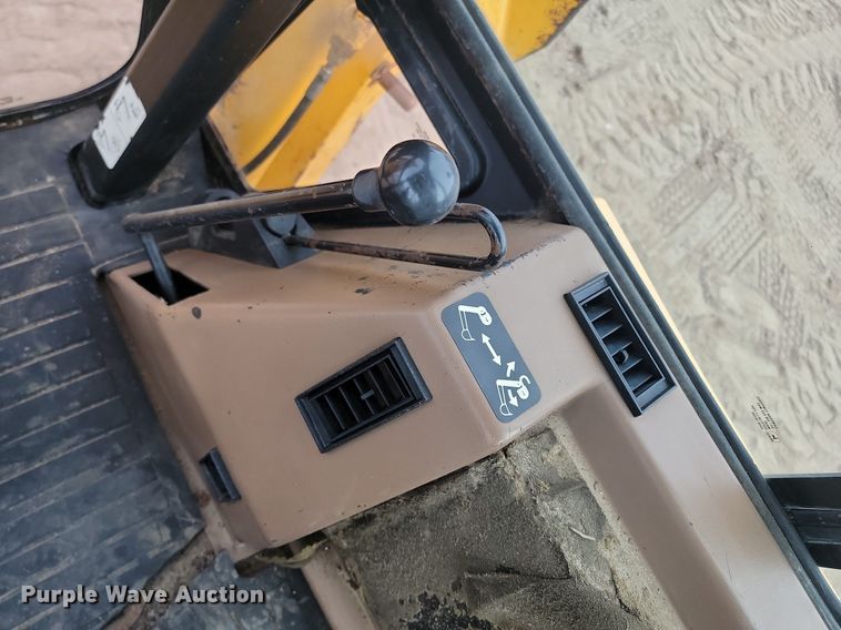 image for item LA9665 1995 John Deere 310D backhoe