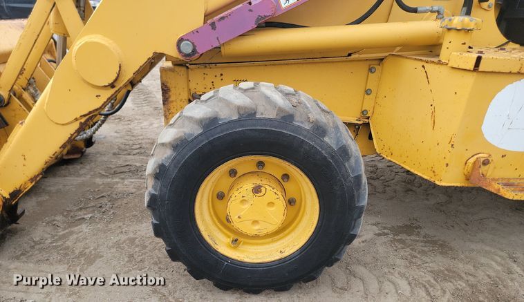 image for item LA9665 1995 John Deere 310D backhoe