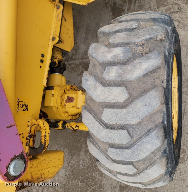 image for item LA9665 1995 John Deere 310D backhoe