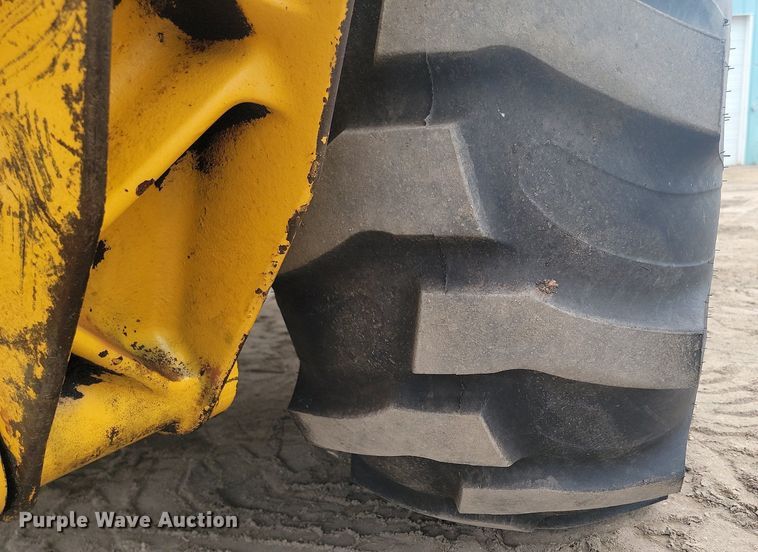 image for item LA9665 1995 John Deere 310D backhoe