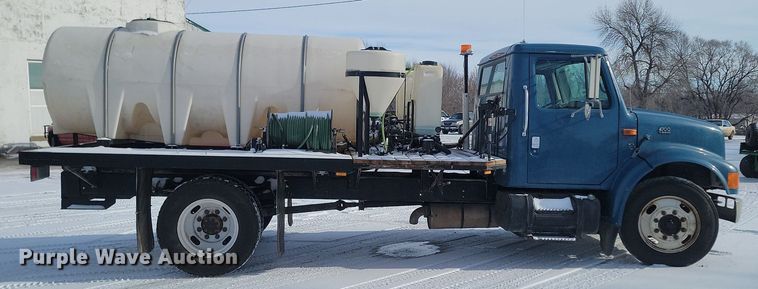 image for item LA9667 1999 International  4700  flatbed truck