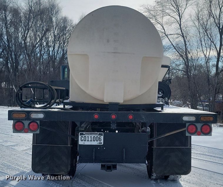 image for item LA9667 1999 International  4700  flatbed truck