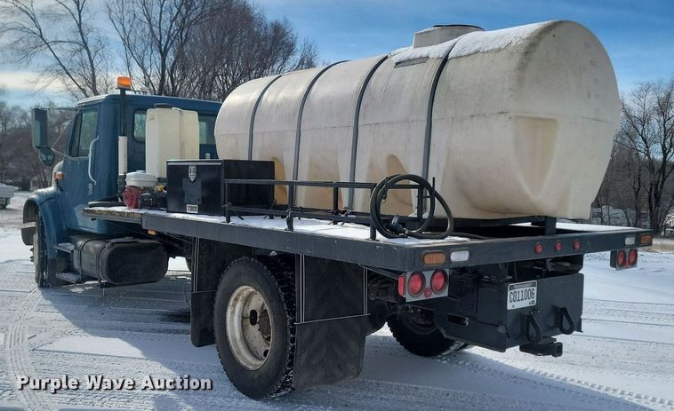 image for item LA9667 1999 International  4700  flatbed truck