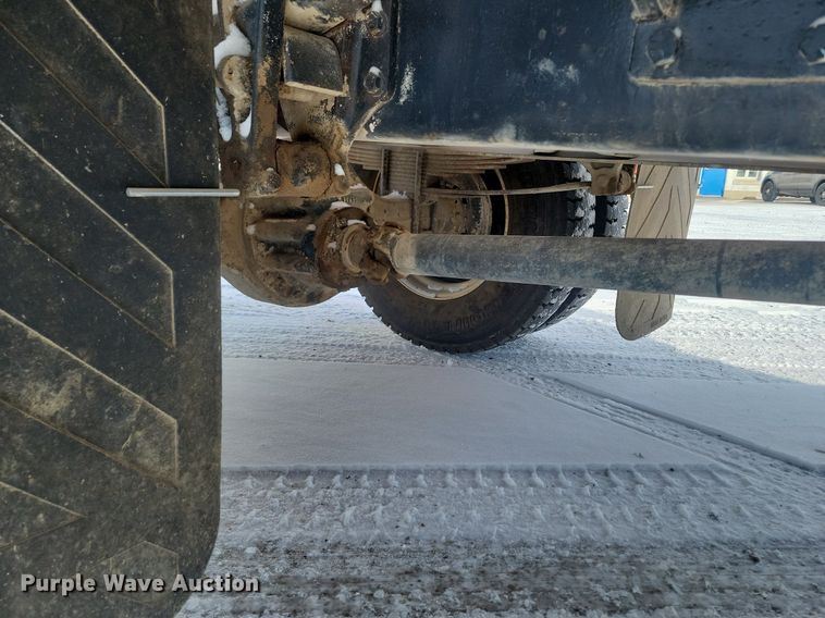 image for item LA9667 1999 International  4700  flatbed truck