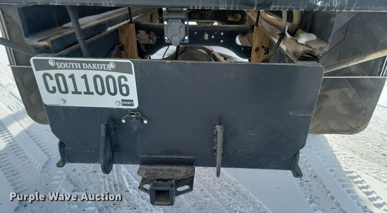 image for item LA9667 1999 International  4700  flatbed truck