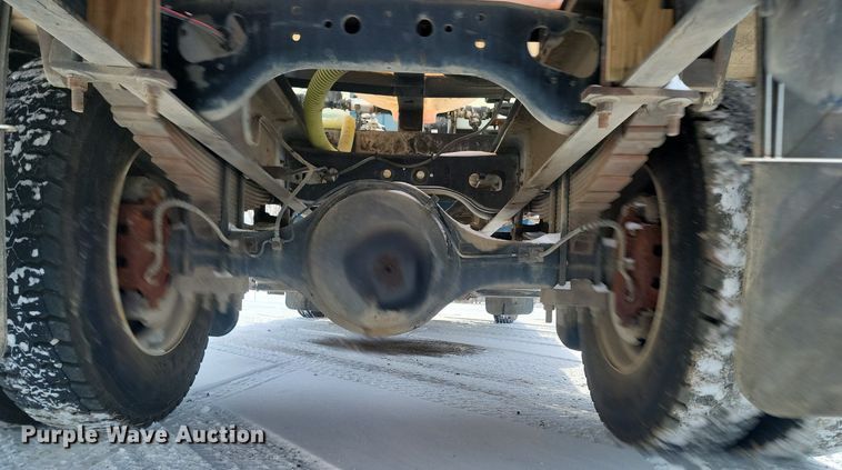 image for item LA9667 1999 International  4700  flatbed truck