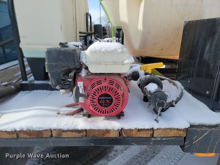 image for item LA9667 1999 International  4700  flatbed truck