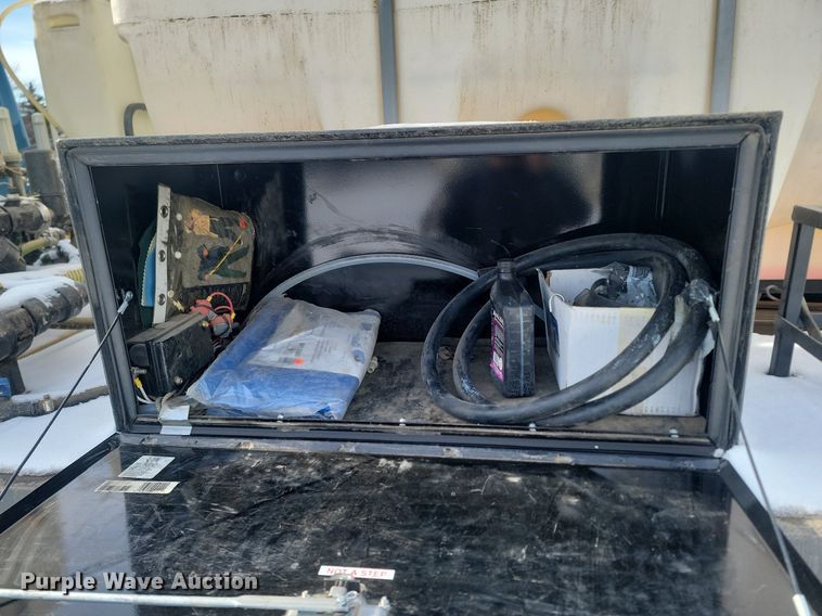 image for item LA9667 1999 International  4700  flatbed truck