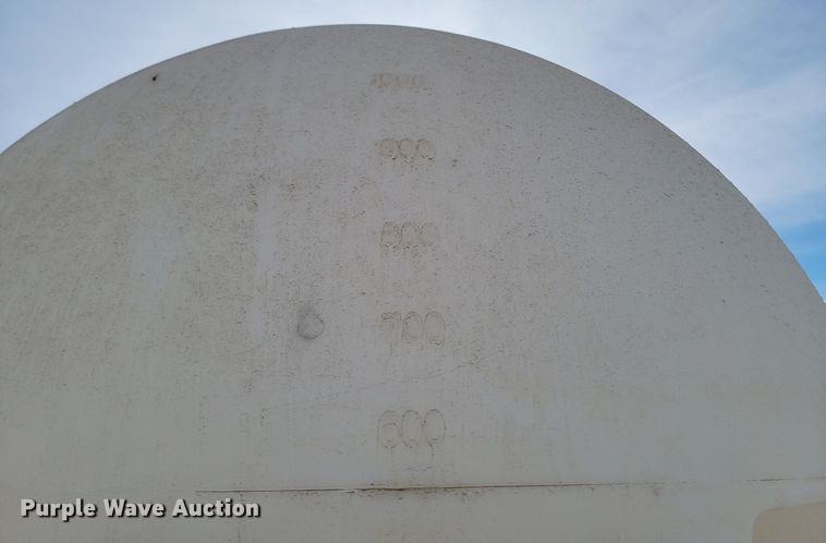 image for item LA9667 1999 International  4700  flatbed truck