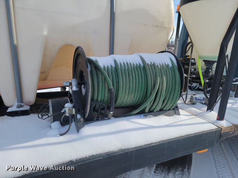 image for item LA9667 1999 International  4700  flatbed truck