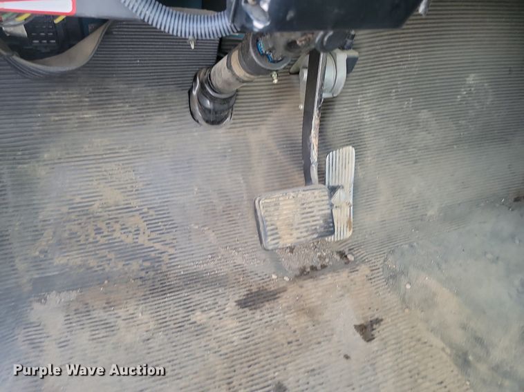 image for item LA9667 1999 International  4700  flatbed truck