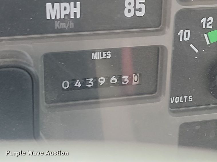 image for item LA9667 1999 International  4700  flatbed truck