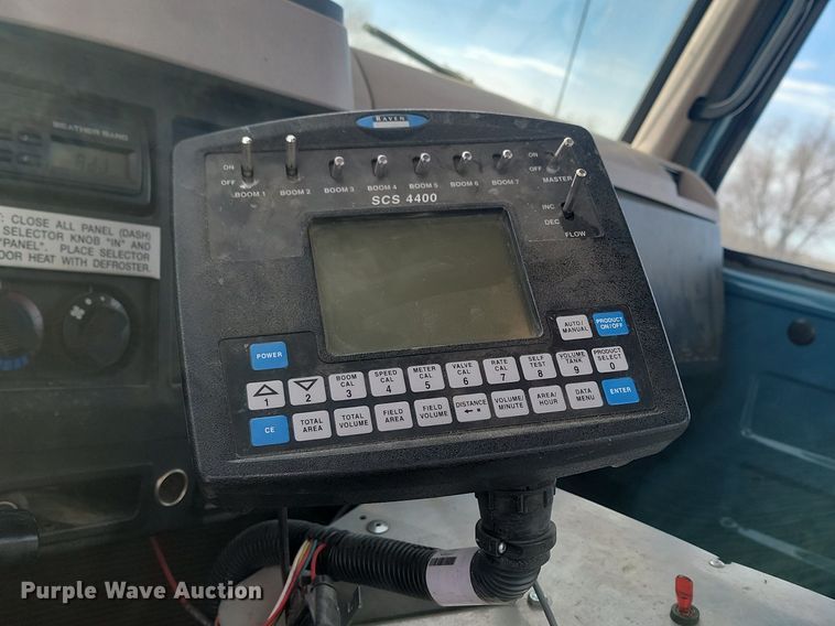 image for item LA9667 1999 International  4700  flatbed truck