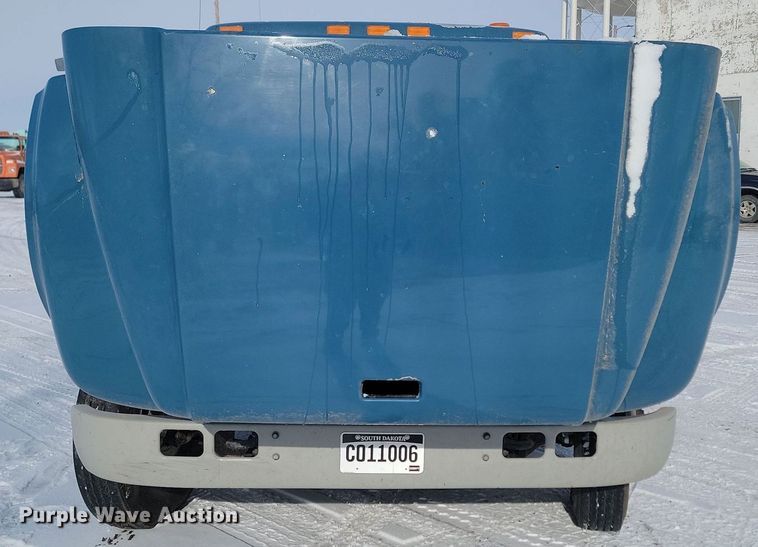 image for item LA9667 1999 International  4700  flatbed truck