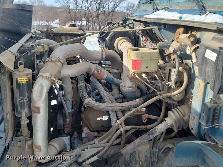 image for item LA9667 1999 International  4700  flatbed truck