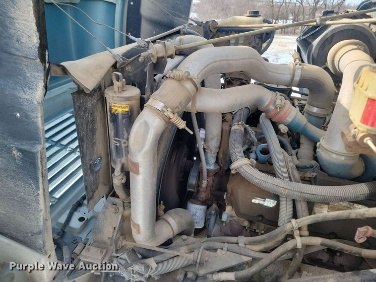 image for item LA9667 1999 International  4700  flatbed truck