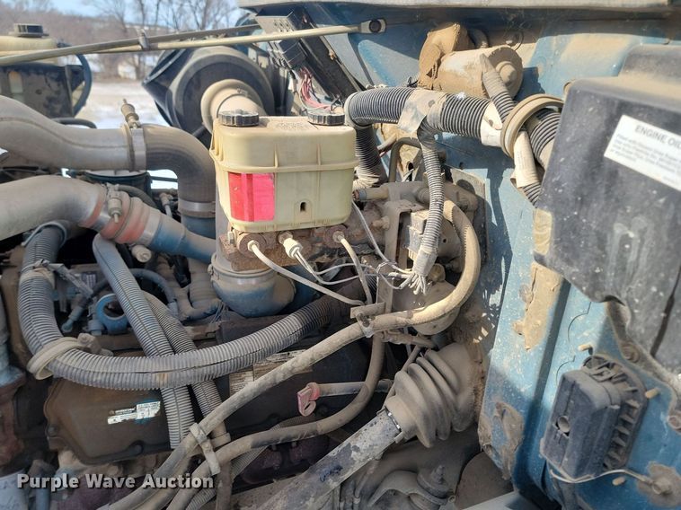 image for item LA9667 1999 International  4700  flatbed truck